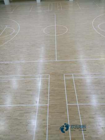松木篮球馆木地板多少钱一平米？