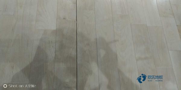 五角枫排球馆木地板哪个品牌好？